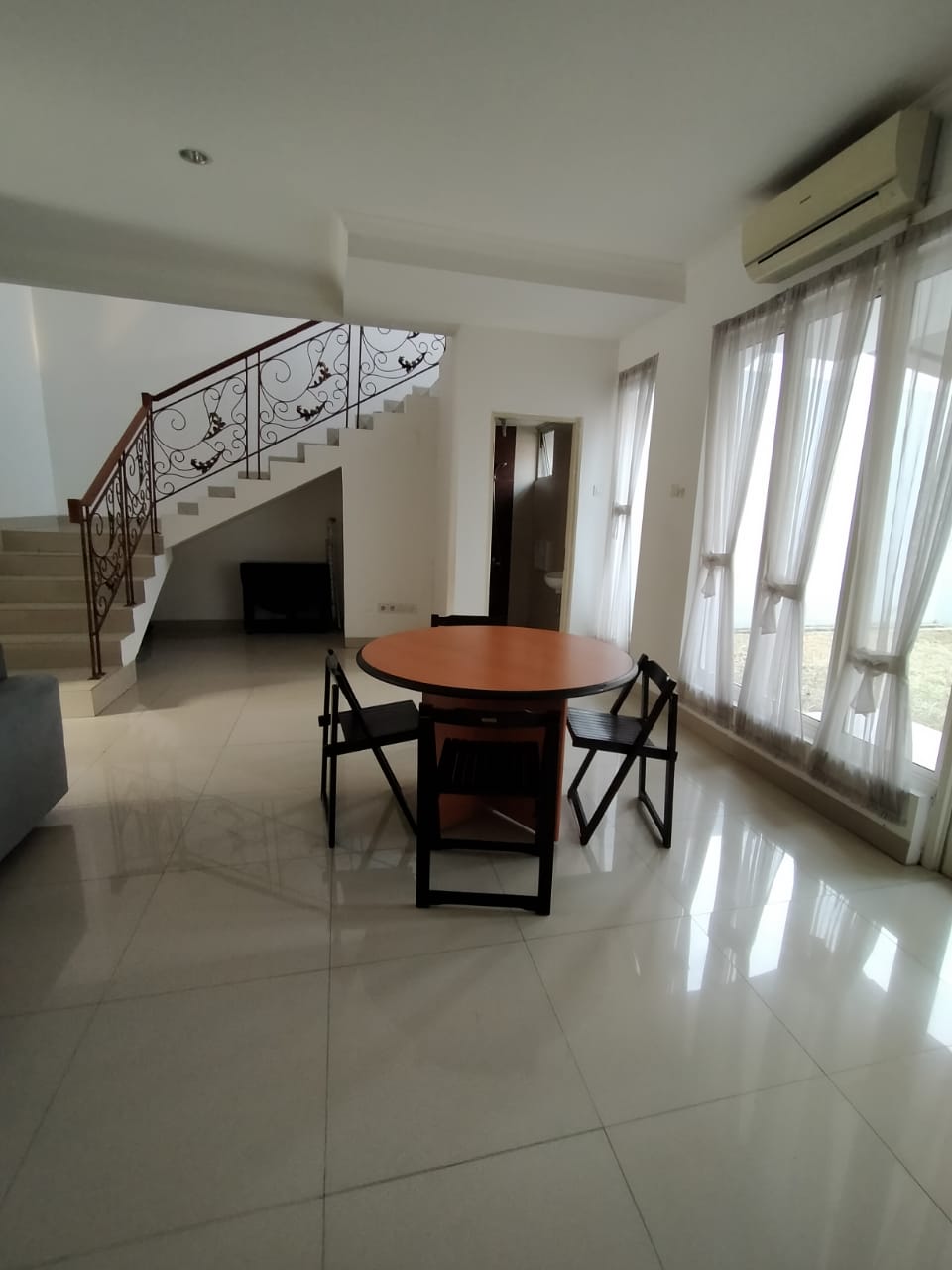 Rumah Disewakan Fully Furnished di Vassa Terrace Lippo Cikarang